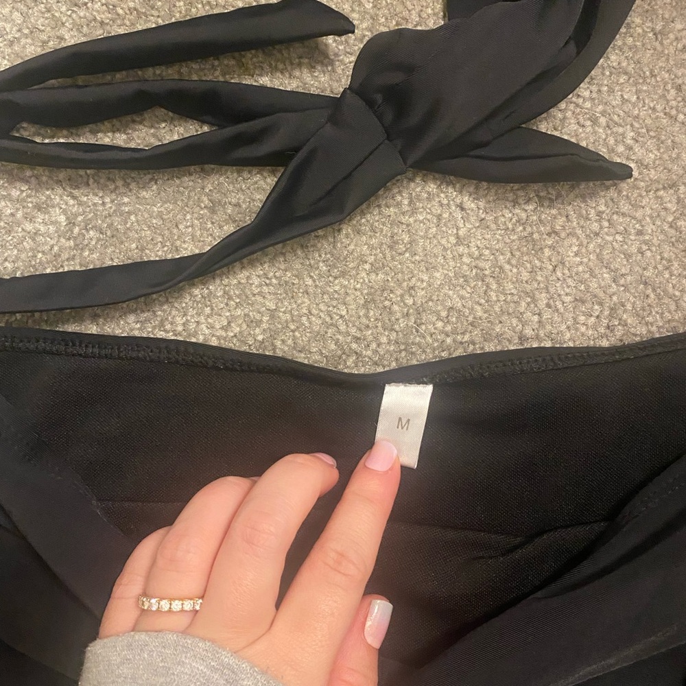Stylish Black Bikini Set - Picture 2 of 4